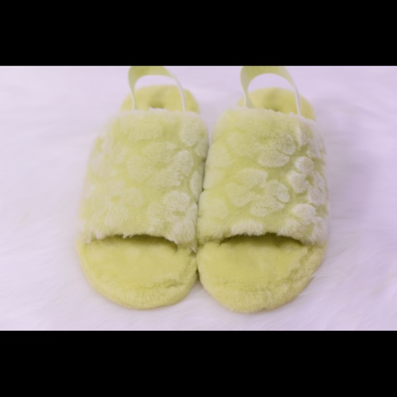 UGG®
FLUFF YEAH POPPY SLIDE SLIPPER - Picture 2 of 8